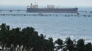 El petrolero Evana atracado en el puerto El Palito, en Puerto Cabello, Venezuela, el domingo 21 de diciembre de 2025.