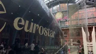 Eurostar ha emitido un comunicado en el que recomienda "encarecidamente" a todos sus pasajeros que posterguen el viaje "a una fecha diferente".