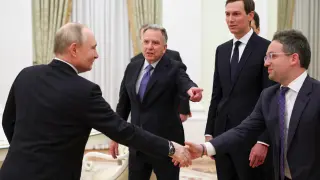 Russian President Vladimir Putin, left, greet U.S. President Donald Trump's envoys Steve Witkoff, centre left, Jared Kushner, second right, and Josh Gruenbaum, the head of the Federal Acquisition Service at the General Services Administration, at the Senate Palace of the Kremlin, in Moscow, Thursday, Jan. 22, 2026. (Alexander Kazakov/Sputnik, Kremlin Pool Photo via AP)Associated Press / LaPresse
Only italy and spain
