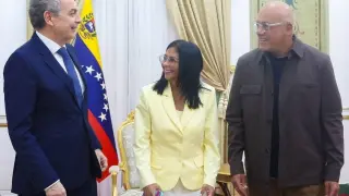 José Luis Rodríguez Zapatero, Delcy Rodríguez y Jorge Rodríguez en el Palacio de Miraflores de CaracasREMITIDA / HANDOUT por PRENSA PRESIDENCIAL VENEZUELAFotografía remitida a medios de comunicación exclusivamente para ilustrar la noticia a la que hace referencia la imagen, y citando la procedencia de la imagen en la firma07/2/2026