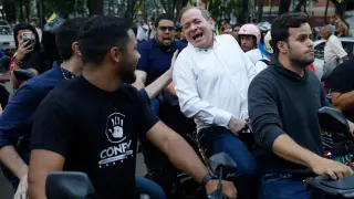 El dirigente opositor venezolano, Juan Pablo Guanipa, participa en una caravana tras su salida de la cárcel, a 8 de febrero de 2026.