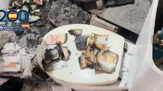 Billetes quemados en el desmantelamiento de un narcopiso en la Cañada.