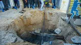 March 8, 2026, Tel Aviv, Israel: An Iranian ballistic missile launched toward central Israel reportedly split mid-air, releasing multiple sub-munitions that struck several locations across Tel Aviv. (Credit Image: © Israel Hadari/ZUMA Press Wire)