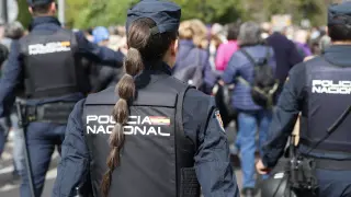 Policía Nacional trabaja durante la manifestación convocada por la Comisión 8M con motivo del Día de la Mujer.