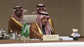 El ministro de Asuntos Exteriores de Arabia Saudí, el príncipe Faisal bin Farhan Al-Saud, preside una reunión consultiva de ministros de Asuntos Exteriores de un grupo de países árabes e islámicos en la capital saudí, Riad, el jueves 19 de marzo de 2026.