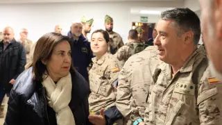 MADRID, 21/03/2026.- La ministra de Defensa, Margarita Robles, recibe en la base aérea de Torrejón de Ardoz (Madrid), a los 205 militares españoles evacuados de Irak por la guerra en Irán, tras aterrizar este sábado el avión del Ejército del Aire y del Espacio español en el que viajaban, procedente del aeródromo militar turco de Incirlik. EFE/ MIN. DEFENSA/Marco Antonio Romero/SOLO USO EDITORIAL/SOLO DISPONIBLE PARA ILUSTRAR LA NOTICIA QUE ACOMPAÑA (CRÉDITO OBLIGATORIO)