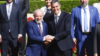 El jefe del Gobierno, Pedro Sánchez, y el presidente brasileño, Luiz Inácio Lula da Silva, presiden la primera cumbre entre ambos países, en la que ratifican su apuesta por políticas progresistas como la respuesta más eficaz frente al populismo. EFE/ Quique Garcia