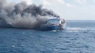 Madura (Indonesia), 02/08/2026.- A still image taken from a handout video made available by Indonesia's National Search and Rescue Agency (Basarnas) shows thick smoke billowing from the passenger vessel KMP Mutiara Sentosa 2 off the coast of Madura Island in East Java, Indonesia, 02 August 2026. According to Basarnas, at least five people died and 41 others remain missing after the vessel, carrying 271 passengers and crew, caught fire at sea. EFE/EPA/BASARNAS HANDOUT -- BEST QUALITY AVAILABLE -- HANDOUT EDITORIAL USE ONLY/NO SALES