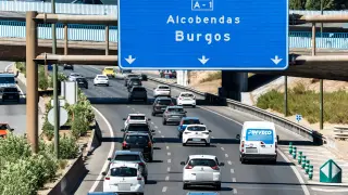 Vehículos circulando por la A-1.