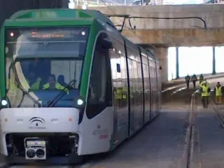 Pruebas de circulaci&oacute;n de uno de los trenes del metro de Granada.