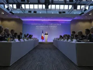 Conferencia de Par&iacute;s por la paz en Oriente Pr&oacute;ximo, con el ministro de Exteriores franc&eacute;s Jean Marc Ayrault en el centro.