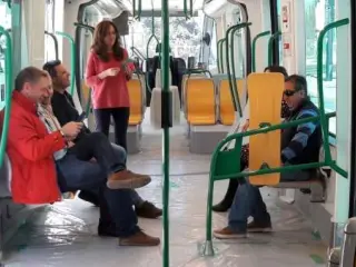 Uno de los trenes del metro de Granada en pruebas.