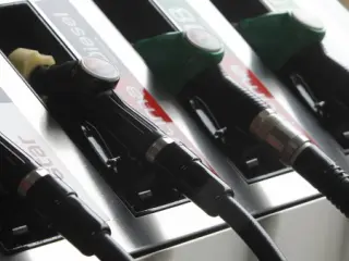 El di&eacute;sel es m&aacute;s contaminante que la gasolina, ya que adem&aacute;s de CO2, desprende &oacute;xidos nitrosos y part&iacute;culas en suspensi&oacute;n.