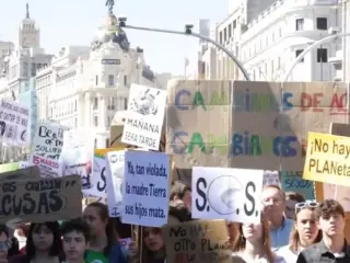 Manifestantes en Madrid en una concentraci&oacute;n contra el cambio clim&aacute;tico, para salvaguardar el medio ambiente.