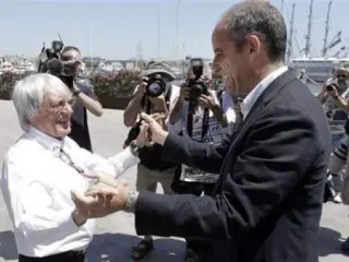 El expresidente valenciano Francisco Camps con el expresidente de la F1 Bernie Ecclestone.