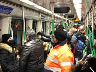 Metro Madrid, abarrotado de 'nuevos' usuarios en plena pandemia tras el caos de Filomena y el miedo al hielo