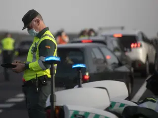 Imagen de archivo de un control de la Guardia Civil en la A-66.