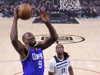 Serge Ibaka durante un partido con los Clippers.