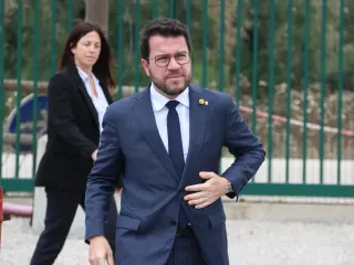 Llegada de Pere Aragon&egrave;s a una planta de hidr&oacute;geno en la localidad francesa de Marsella.