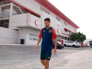 Jes&uacute;s Navas, homenajeado en el entrenamiento de la Roja en el estadio que lleva su nombre.
