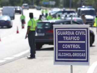 Imagen de archivo de un control de alcohol y drogas de la Guardia Civil.
