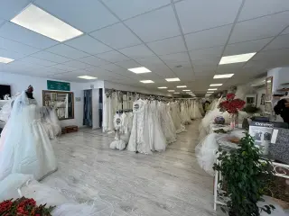 Evento de venta de vestidos de novia de Solidan&ccedil;a.