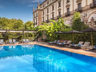 El hotel Alfonso XIII de Sevilla acogi&oacute; la cena de gala de los Tourism Innovation Awards 2024.