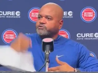 El entrenador de los Pistons, furioso en rueda de prensa