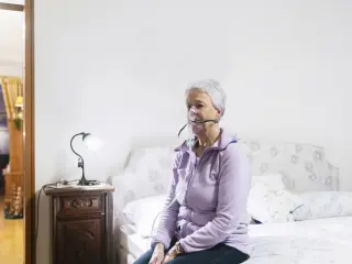 Una mujer electrodependiente.