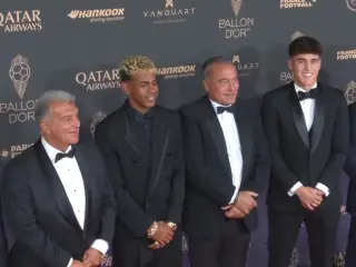 El Barça posa en la alfombra roja del Balón de Oro