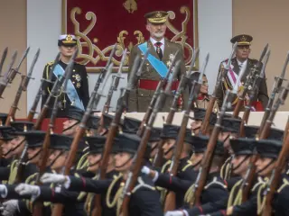 El rey Felipe VI y la princesa Leonor durante el desfile militar del 12 de octubre de 2024.