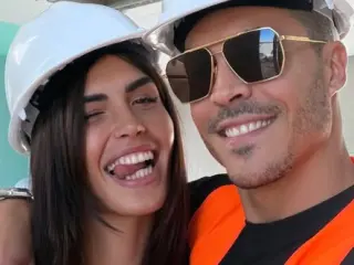 Sofía Suescun y Kiko Jiménez, propietarios de una casa en la playa.