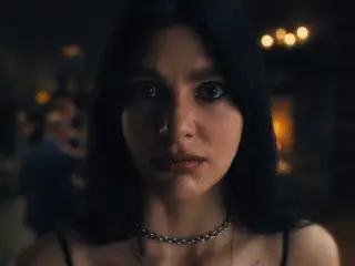 Camila Morrone en 'Algo terrible está a punto de suceder'