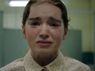 Summer H. Howell como Carrie