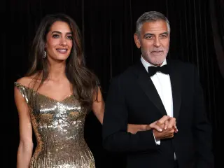 LONDON, ENGLAND - Amal y George Clooney fueron los anfitriones más glamurosos de la noche más solidaria de Londres. 09: Amal Clooney and George Clooney attend The Clooney Foundation For Justice's The Albies 2026 at Natural History Museum on October 09, 2026 in London, England. (Photo by Alberto Pezzali/Getty Images)