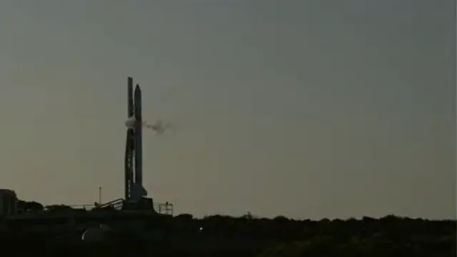 El cohete Miura 1 en la plataforma de lanzamiento.