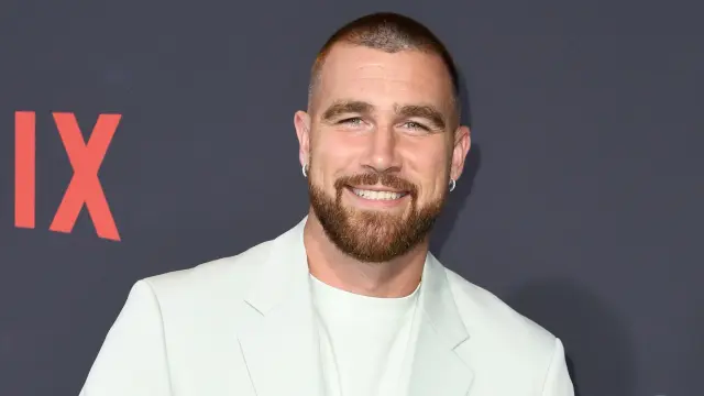 Travis Kelce, en la premiere de la docuserie de Netflix 'Quarterback', en 2023.