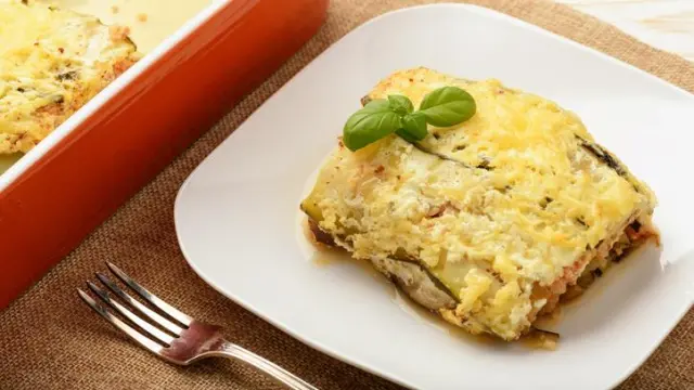 Lasaña de calabacín con pollo y verduras