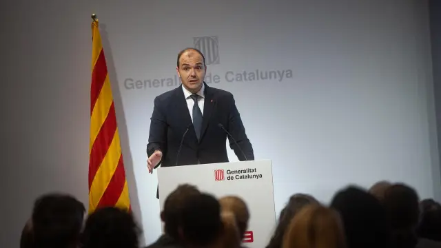 El conseller de la Presidencia de la Generalitat, Albert Dalmau, interviene durante la primera reunión de la comisión.