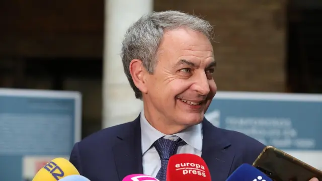 José Luis Rodríguez Zapatero atiende a los medios en Toledo antes de su conferencia '20 años de avances en Igualdad'.