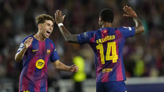 Marcus Rashford celebrates with Fermín López
