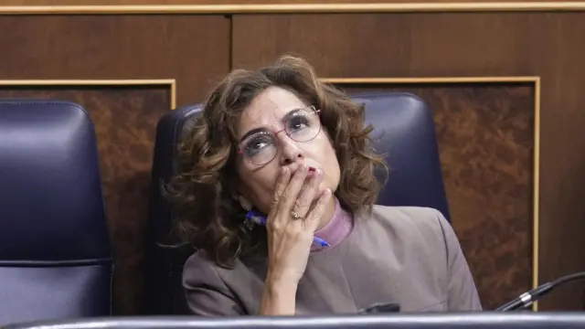 MADRID, 26/11/2025.- La ministra de Hacienda, María Jesús Montero durante la sesión de control al Ejecutivo de este miércoles en el Congreso. EFE/Borja Sánchez-Trillo