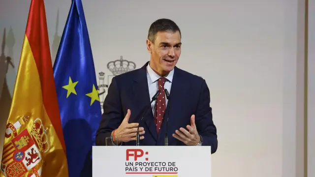 MADRID (ESPAÑA), 04/02/2026.- El presidente del Gobierno, Pedro Sánchez clausura la jornada Formación Profesional y Empresa: la alianza que impulsa el futuro celebrada este miércoles en el Ministerio de Educación en Madrid. EFE/ Javier Lizón
