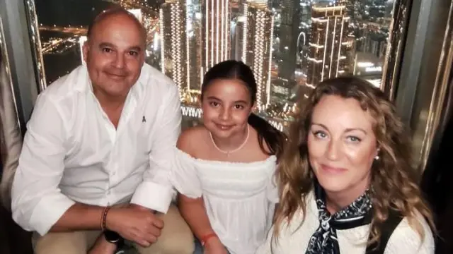Óscar Alonso, abogado de Madrid y su familia, en Dubái.
