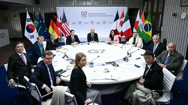 From bottom centre to left: EU High Representative and Vice-President for Foreign Affairs and Security Policy Kaja Kallas, Germany's Foreign Minister Johann Wadephul, South Korea's Foreign Minister Cho Hyun, Britain's Foreign Secretary Yvette Cooper, India's Foreign Minister Subrahmanyam Jaishankar, U.S. Secretary of State Marco Rubio, France's Foreign Affairs Minister Jean-Noel Barrot, Canada's Foreign Minister Anita Anand, Saudi Arabia's Foreign Minister Faisal bin Farhan, Italy's Foreign Minister Antonio Tajani, Brazil's Foreign Minister Mauro Vieira and Japan's Foreign Minister Toshimitsu Motegi attend talks during a G7 Foreign Ministers' meeting with Partner Countries in Cernay-la-Ville outside Paris, Friday, March 27, 2026. (Brendan Smialowski/Pool Photo via AP)
Associate Press/ LaPresse
Only Italy and Spain