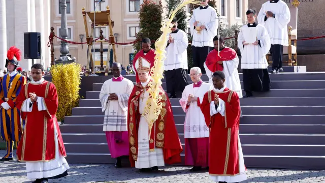 El papa León XIV, este Domingo de Ramos en la Plaza de San Pedro, en el Vaticano.