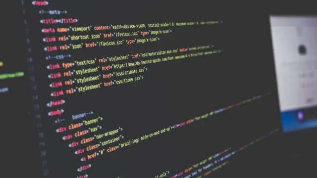 Con el objetivo de poder obtener tus datos, los 'hackers' pueden poner un código en las aplicaciones que puede afectar a su rendimiento. Si funcionan de una manera muy lenta o se cierran a menudo sin razón aparente, es posible que alguien te esté vigilando.