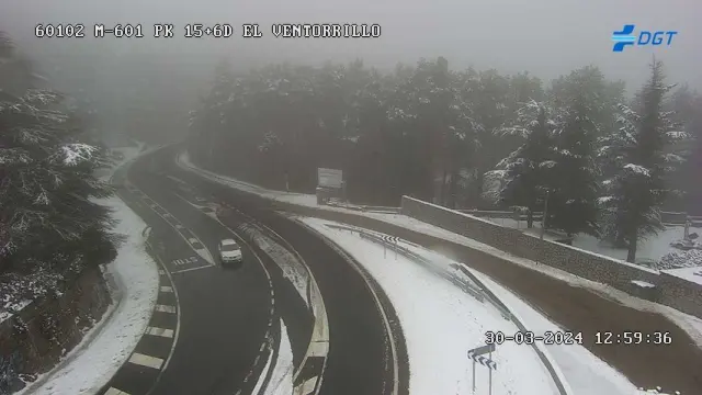 Aspecto que presentaba este sábado la M-601 en Navacerrada (Madrid).