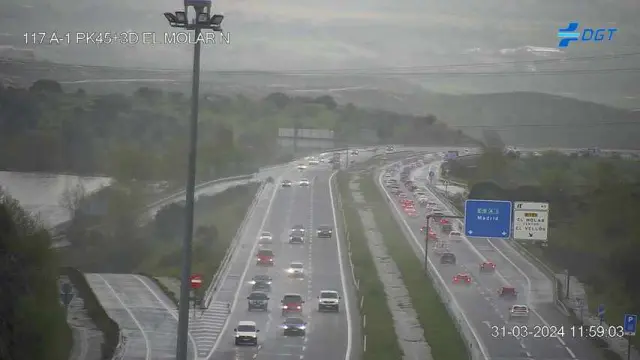 Retenciones este domingo en la A-1, a la altura de El Molar (Madrid).