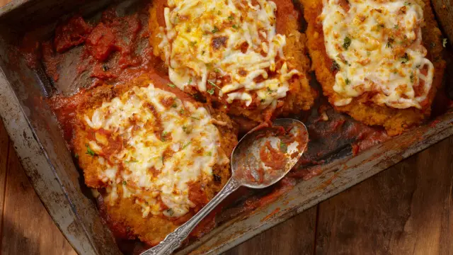 Pollo a la parmigiana.